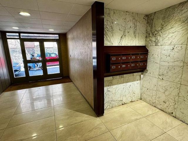 Piso en venta en calle D'arquímedes, Terrassa, de 103 m² 4 habitaciones por 275.000