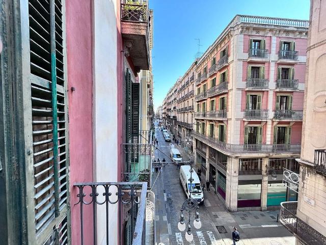 Piso en venta en calle D'avinyó, Barcelona, de 159 m² 6 habitaciones por 630.000