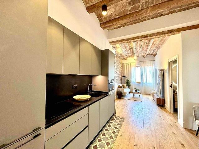 Piso en venta en calle D'avinyó, Barcelona, de 42 m² 2 habitaciones por 299.000