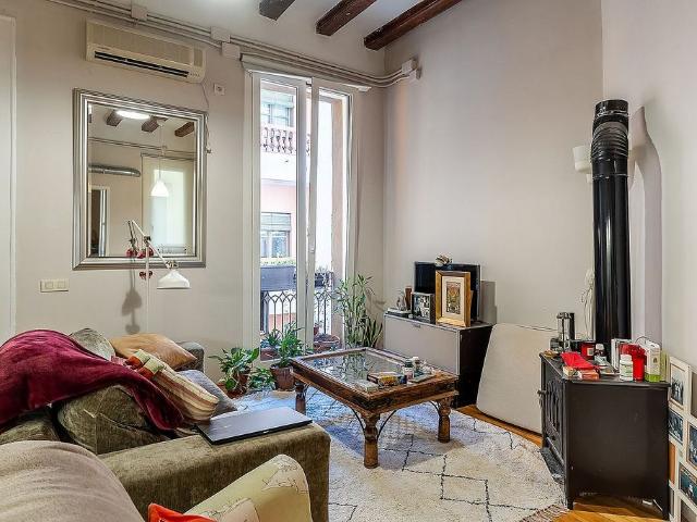 Piso en venta en calle D'avinyó, Barcelona, de 52 m² 1 habitación por 297.000