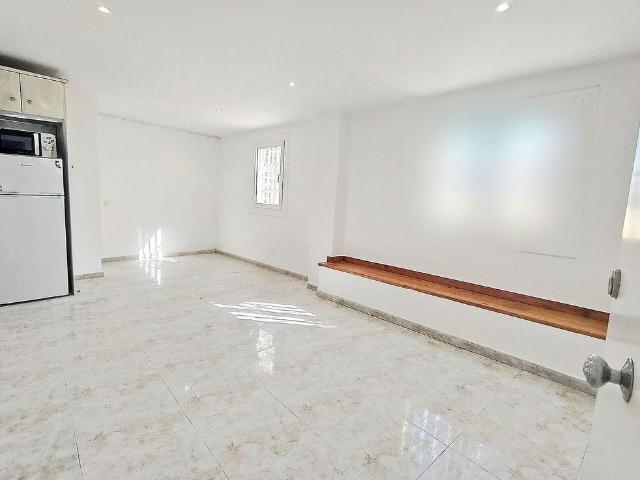 Piso en venta en calle De Mühlberg, Barcelona, de 45 m² 1 habitación por 165.000