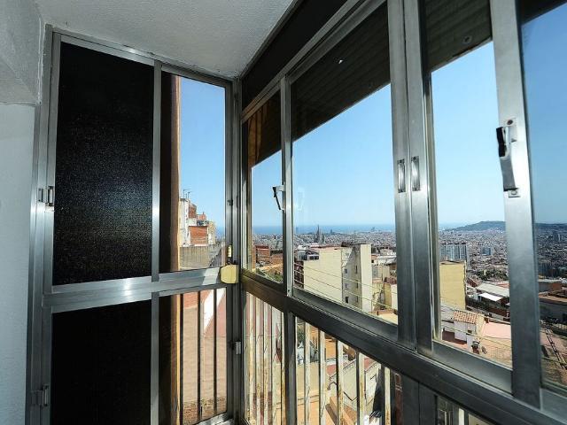 Piso en venta en calle De Mühlberg, Barcelona, de 68 m² 3 habitaciones por 268.500