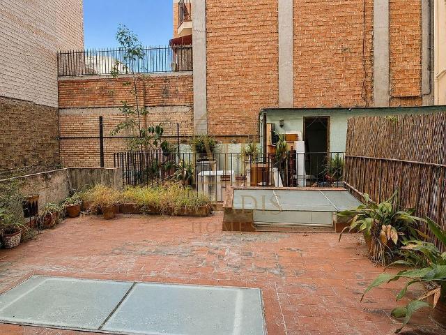 Piso en venta en calle De Muntaner, Barcelona, de 73 m² 2 habitaciones por 599.000