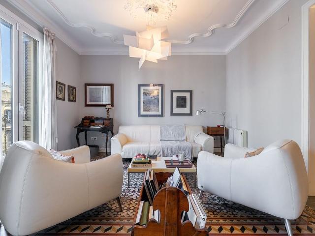Piso en venta en calle De Muntaner, Barcelona, de 104 m² 2 habitaciones por 649.000