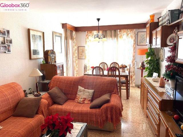 Piso en venta en calle De Macià Vila, Reus, de 77 m² 4 habitaciones por 198.000