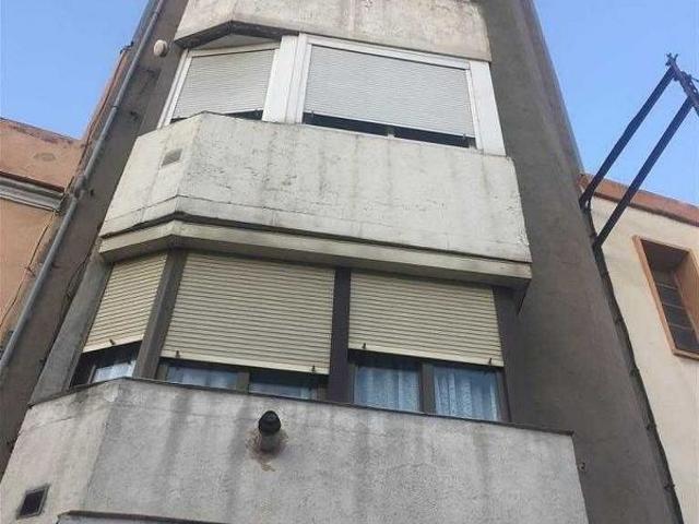 Piso en venta en calle De Magí Colet, Sabadell, de 55 m² 3 habitaciones por 104.000