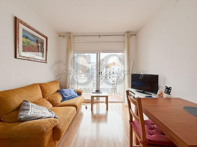 Piso en venta en calle De Mallorca, Barcelona, de 66 m² 3 habitaciones por 375.000