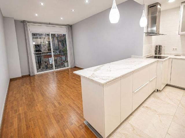 Piso en venta en calle De Mallorca, Barcelona, de 85 m² 2 habitaciones por 335.000