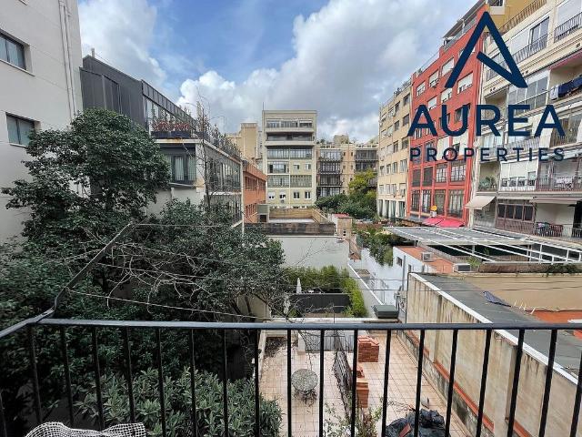 Piso en venta en calle De Mallorca, Barcelona, de 91 m² 2 habitaciones por 680.000