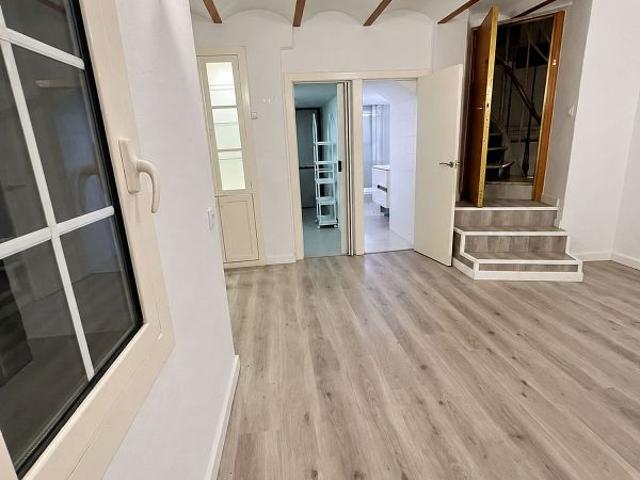 Piso en venta en calle De Mallorca, Barcelona, de 38 m² 1 habitación por 249.000