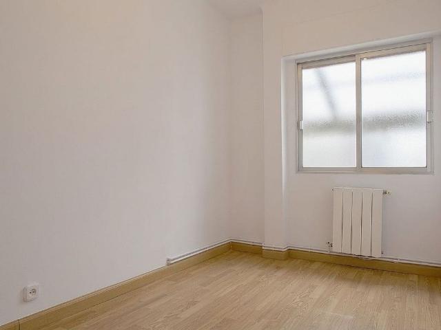 Piso en venta en calle De Mandri, Barcelona, de 87 m² 3 habitaciones por 545.000