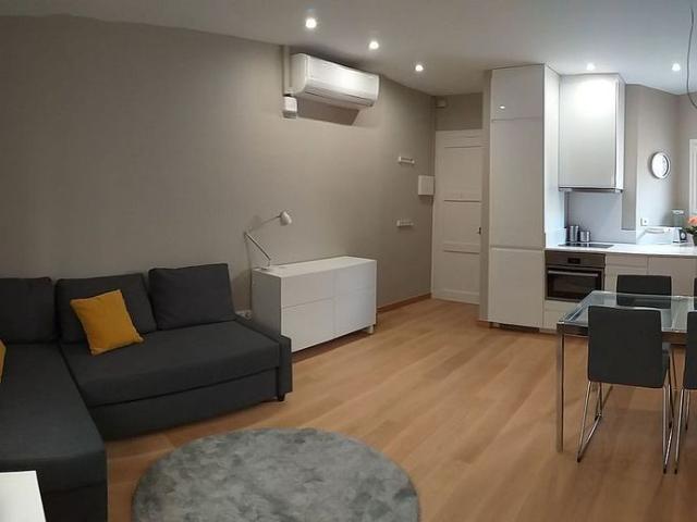 Piso en venta en calle De Manuel Angelon, Barcelona, de 48 m² 1 habitación por 395.000