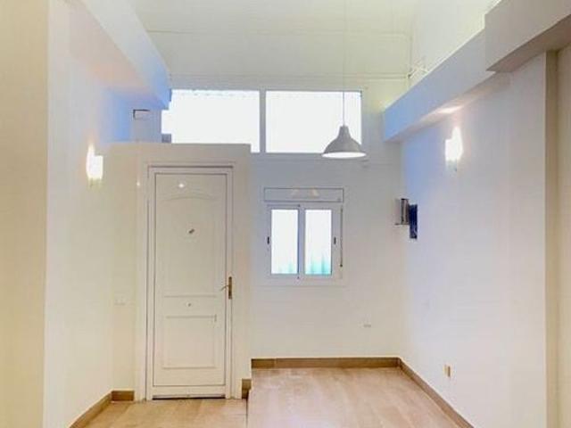 Piso en venta en calle De Mascaró, Barcelona, de 62 m² 3 habitaciones por 230.000