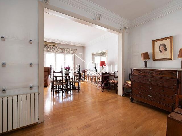 Piso en venta en calle De Margenat, Barcelona, de 80 m² 2 habitaciones por 580.000