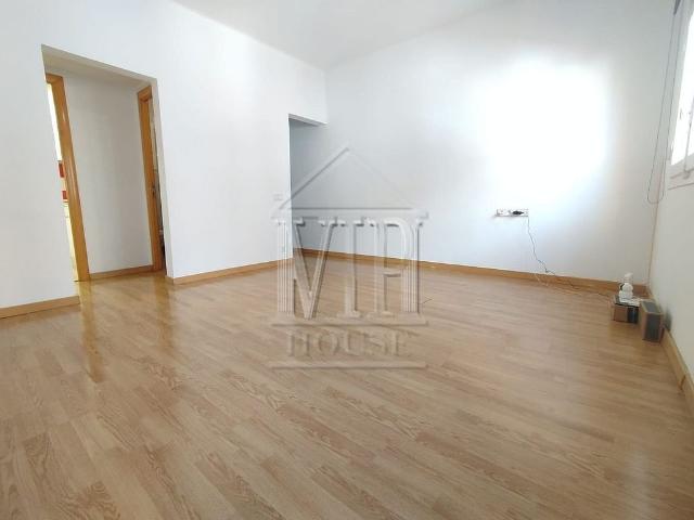 Piso en venta en calle De Marià Benlliure, Badalona, de 52 m² 2 habitaciones por 160.000