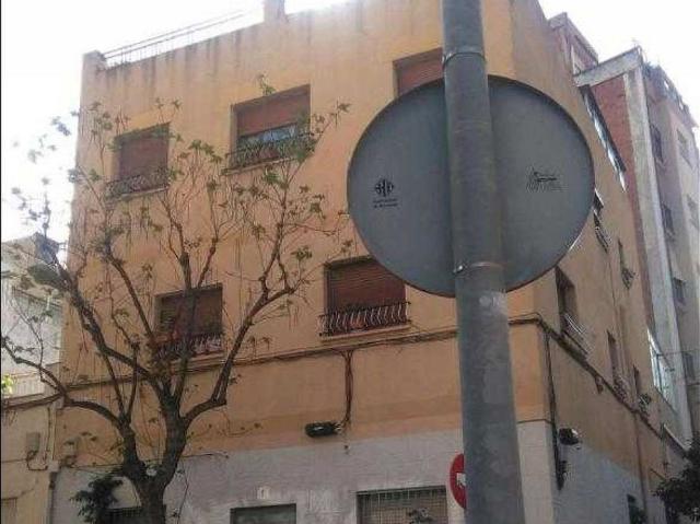 Piso en venta en calle De Marià Benlliure, Badalona, de 79 m² 2 habitaciones por 100.000