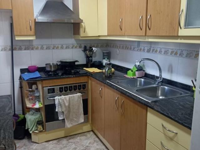 Piso en venta en calle De Marià Benlliure, Badalona, de 79 m² 3 habitaciones por 127.000