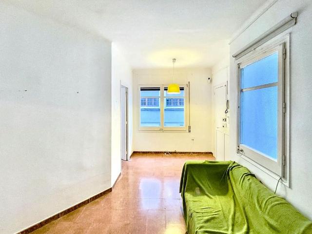 Piso en venta en calle De Martí, Barcelona, de 46 m² 2 habitaciones por 290.000