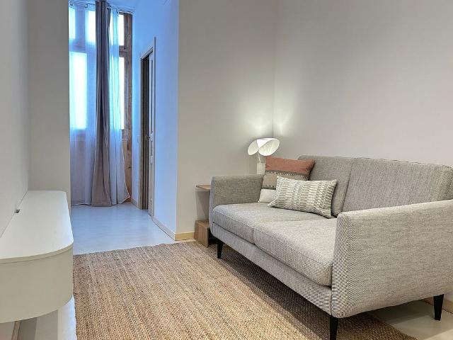Piso en venta en calle De Martínez de la Rosa, Barcelona, de 58 m² 2 habitaciones por 449.000