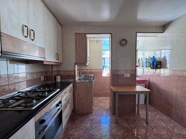 Piso en venta en calle De Martorell, Badalona, de 65 m² 3 habitaciones por 185.000