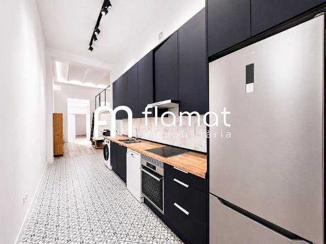 Piso en venta en calle De Mateu, Barcelona, de 86 m² 1 habitación por 359.000