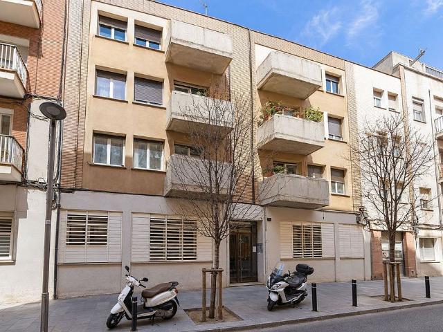 Piso en venta en calle De Melcior de Palau, Barcelona, de 70 m² 3 habitaciones por 240.000