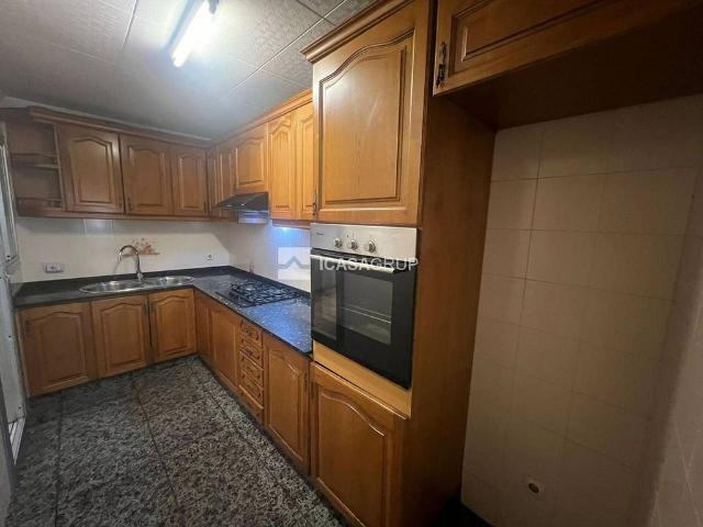 Piso en venta en calle De Miguel Servet, Rubí, de 55 m² 3 habitaciones por 185.000