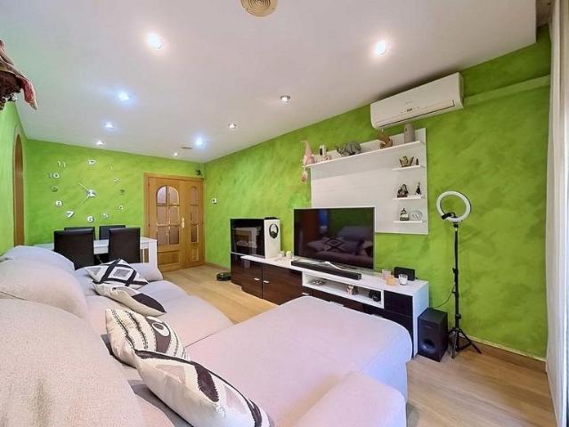 Piso en venta en calle De Milà i Fontanals, Santa Coloma de Gramanet, de 78 m² 3 habitaciones por 219.700