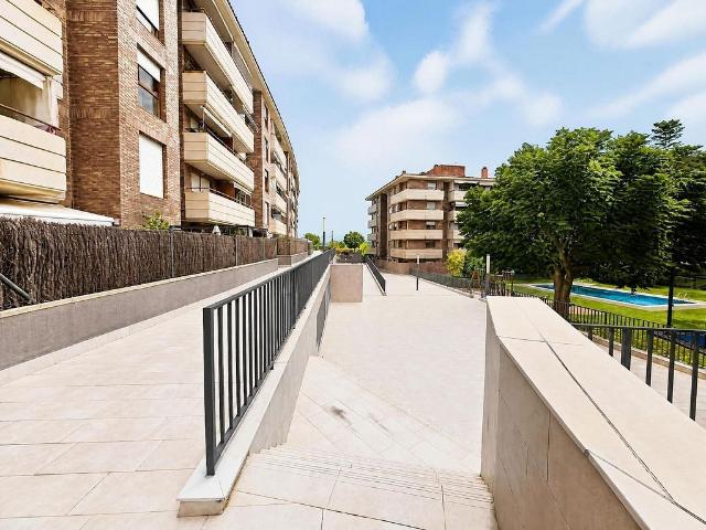 Piso en venta en calle De Milena Jesenská, Sabadell, de 150 m² 3 habitaciones por 385.000