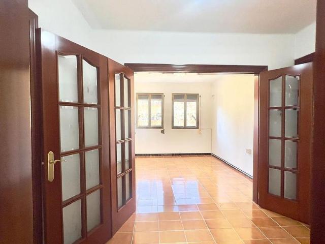 Piso en venta en calle De Miquel Pedrola i Alegre, Barcelona, de 64 m² 3 habitaciones por 369.000