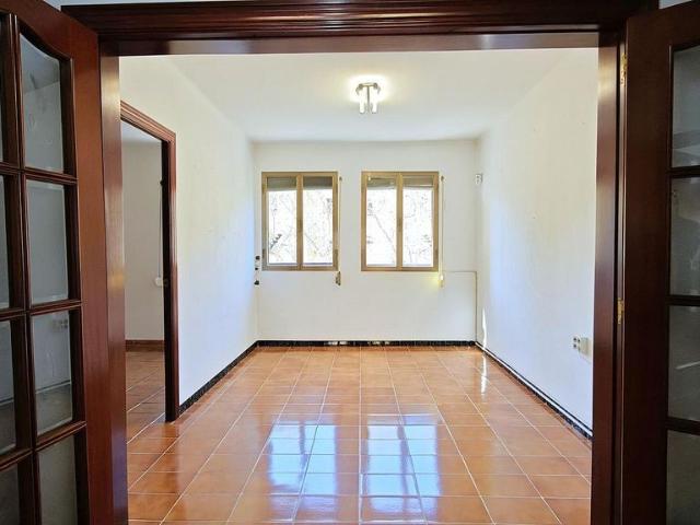 Piso en venta en calle De Miquel Pedrola i Alegre, Barcelona, de 65 m² 3 habitaciones por 369.000