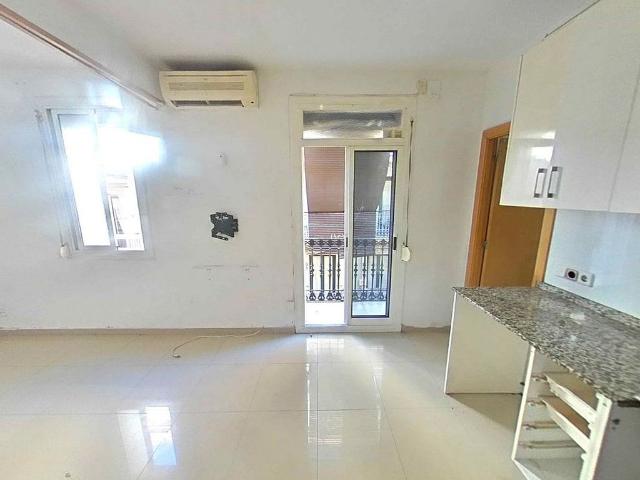 Piso en venta en calle De Monjo, Barcelona, de 30 m² 1 habitación por 192.000