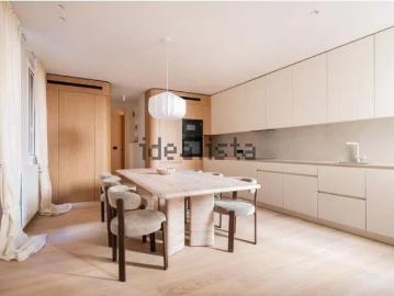 Piso en venta en Calle de Montalbán