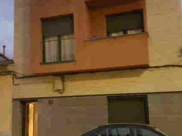 Piso en venta en calle De Montserrat, Manlleu, de 55 m² 1 habitación por 43.000