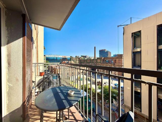 Piso en venta en calle De Mossèn Amadeu Oller, Barcelona, de 74 m² 3 habitaciones por 415.000