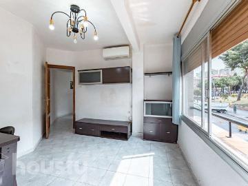 Piso en venta en calle De Mossèn Andreu, Cornellà de Llobregat, de 55 m² 3 habitaciones por 220.000