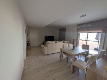 Piso en venta en calle De Mossèn Andreu, Cornellà de Llobregat, de 70 m² 3 habitaciones por 310.000