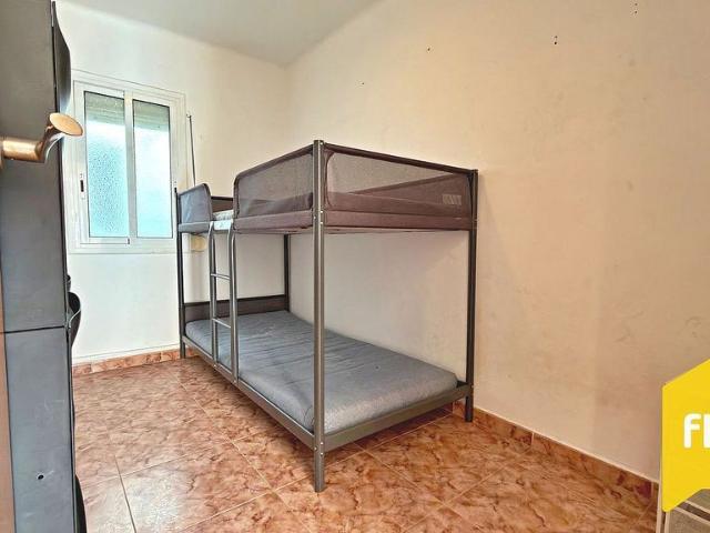 Piso en venta en calle De Mossèn Jacint Verdaguer, Santa Coloma de Gramanet, de 67 m² 3 habitaciones por 187.000