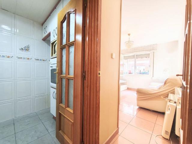 Piso en venta en calle De Móra D'ebre, Barcelona, de 59 m² 3 habitaciones por 255.000