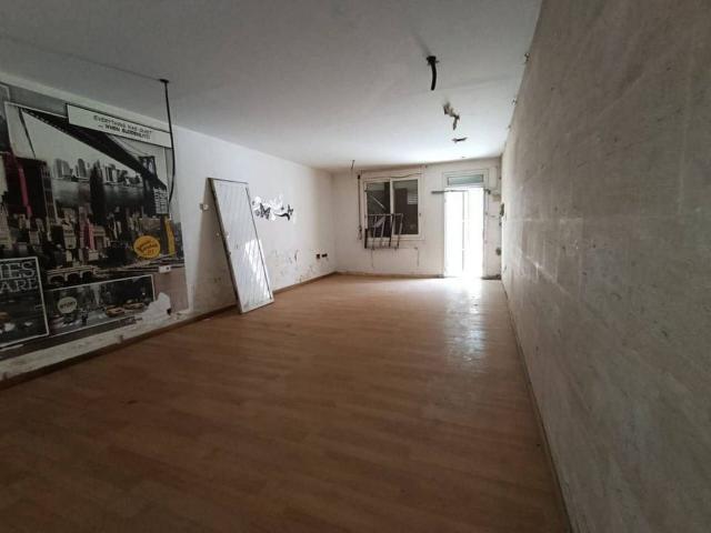 Piso en venta en calle De Núria, Terrassa, de 55 m² 1 habitación por 125.000