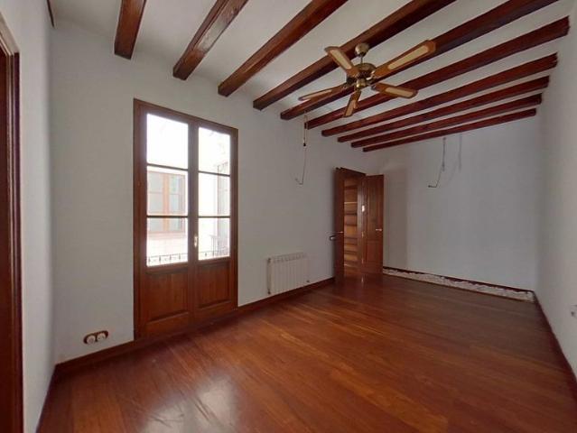 Piso en venta en calle De N'aglà, Barcelona, de 100 m² 3 habitaciones por 550.000