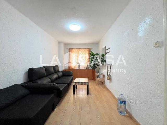 Piso en venta en calle De Nàpols, Badalona, de 59 m² 2 habitaciones por 146.000