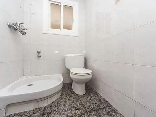 Piso en venta en calle De Nàpols, Badalona, de 70 m² 3 habitaciones por 129.500