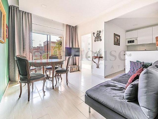 Piso en venta en calle De Nàpols, Barcelona, de 80 m² 2 habitaciones por 550.000