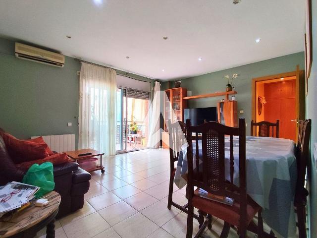 Piso en venta en calle De Narcís Monturiol, Castelldefels, de 91 m² 3 habitaciones por 399.000