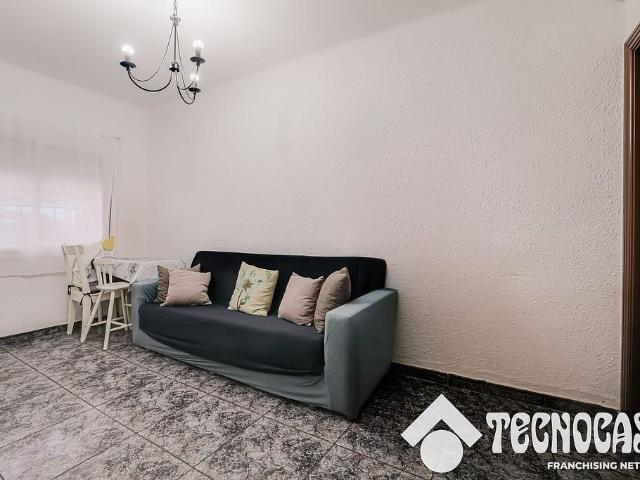 Piso en venta en calle De Natzaret, Badalona, de 55 m² 3 habitaciones por 149.900