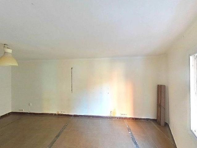 Piso en venta en calle De Natzaret, Badalona, de 65 m² 3 habitaciones por 149.500