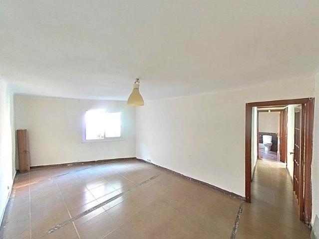 Piso en venta en calle De Natzaret, Badalona, de 76 m² 3 habitaciones por 149.500