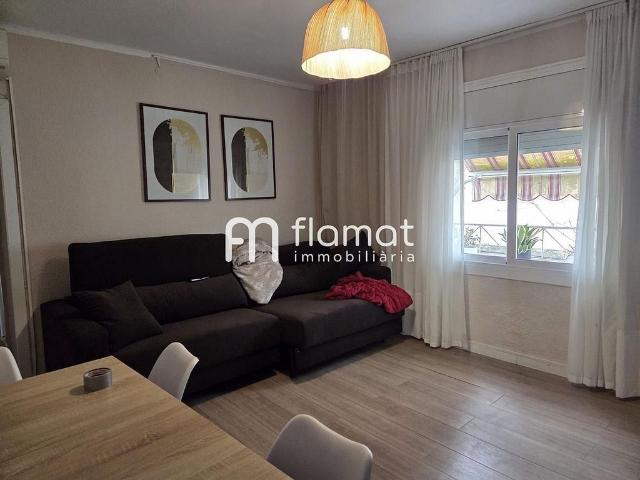 Piso en venta en calle De Navata, Badalona, de 70 m² 3 habitaciones por 235.000