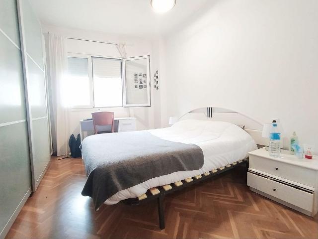 Piso en venta en calle De Nicaragua, Barcelona, de 95 m² 4 habitaciones por 725.000